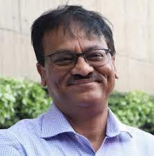 सहज स्वभाव के ईमानदार अधिकारी  हैं धर्मेन्द